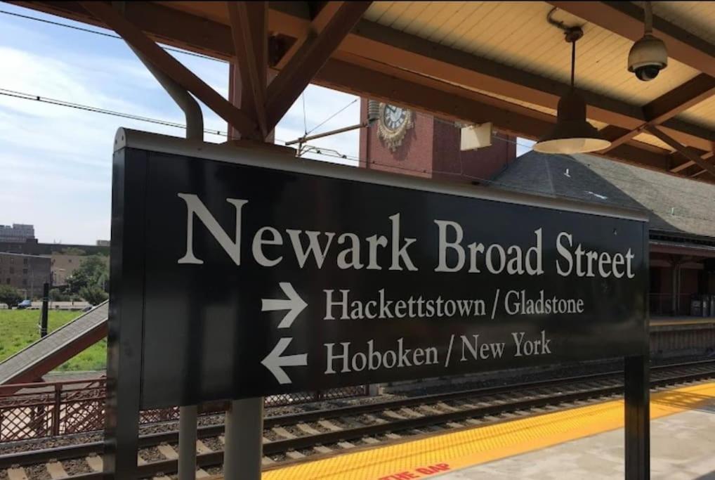 Act Now 40 Off! Stop Browsing Book 4Queen Bds Newark Exterior foto